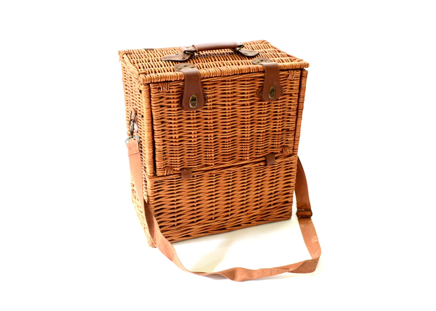 Wicker Picnic Basket EBTH
